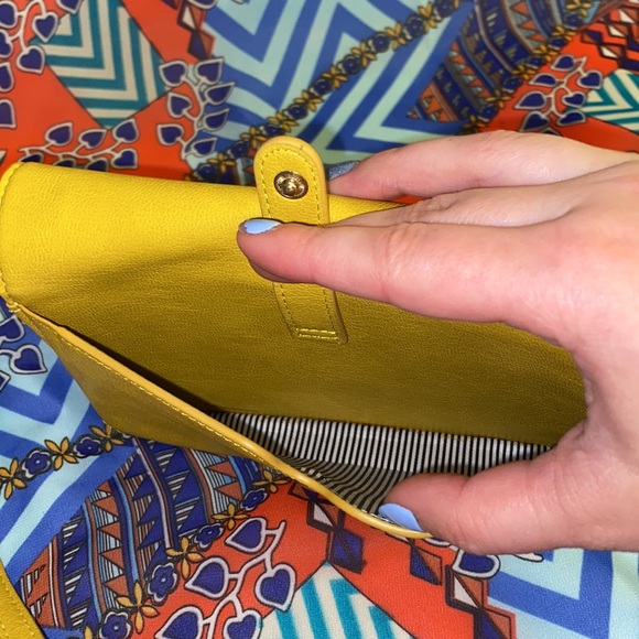 Nuoku Crossbody Purse With Phone Holder - Picture 7 of 7